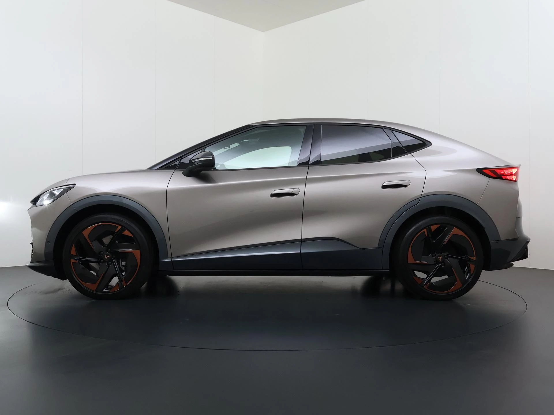 Hoofdafbeelding CUPRA Tavascan