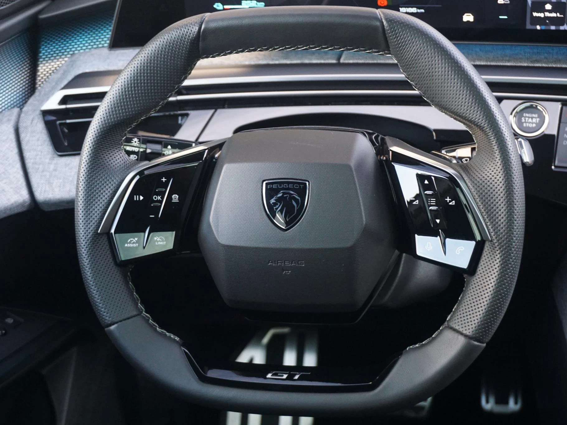 Hoofdafbeelding Peugeot e-5008