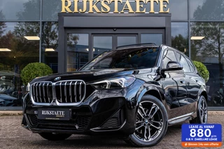 Hoofdafbeelding BMW X1 BMW X1 xDrive 23i|PANO|M-PAKKET|H&K|360°|MEMORY|CARPLAY|19''
