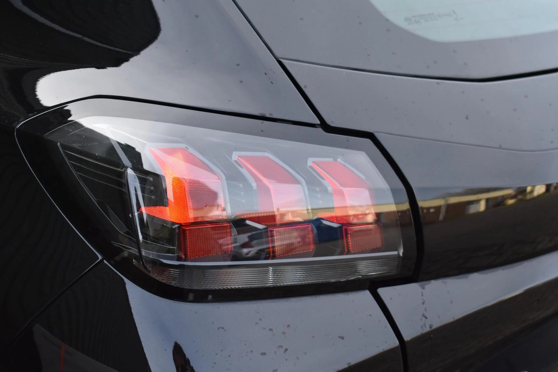 Hoofdafbeelding Peugeot e-208