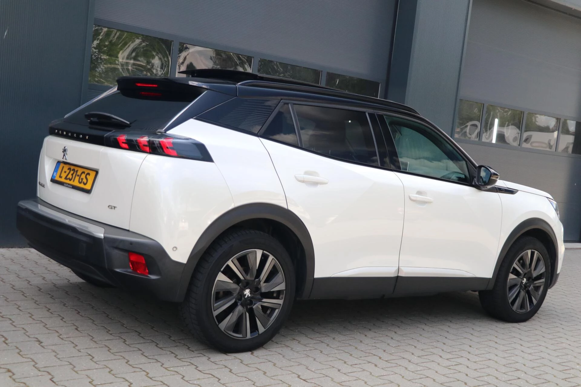 Hoofdafbeelding Peugeot e-2008