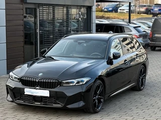 BMW 3 Serie Touring 320d xDrive M-SPORT ** LED, NAVI+, LEDER, PANORAMA, H&K, HuD, TREKH, 19-inch LMV ** 1e EIG - UNFALLFREI ** ** INFORMEER OOK NAAR ONZE AANTREKKELIJKE FINANCIAL-LEASE TARIEVEN **