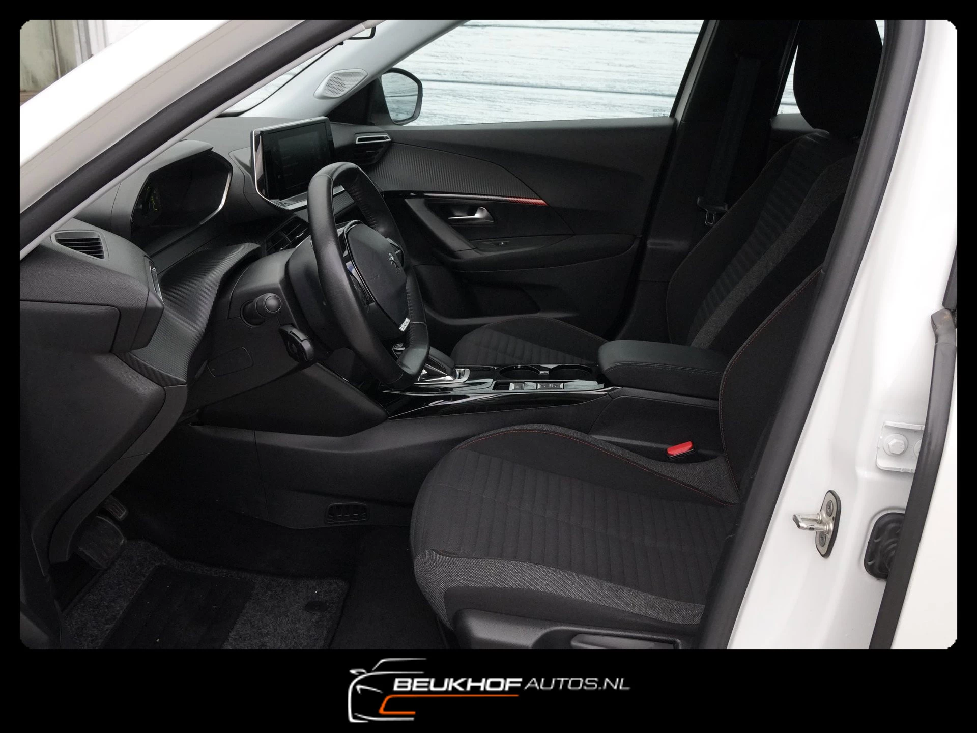 Hoofdafbeelding Peugeot e-2008