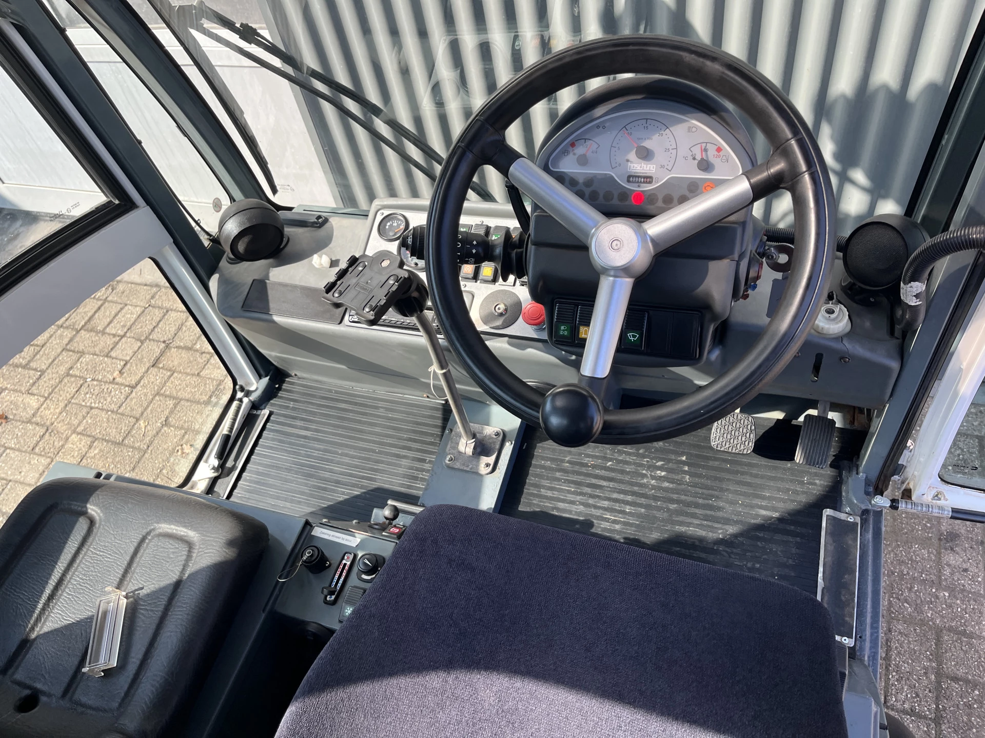 Hoofdafbeelding boschung P4T Werktuigdrager