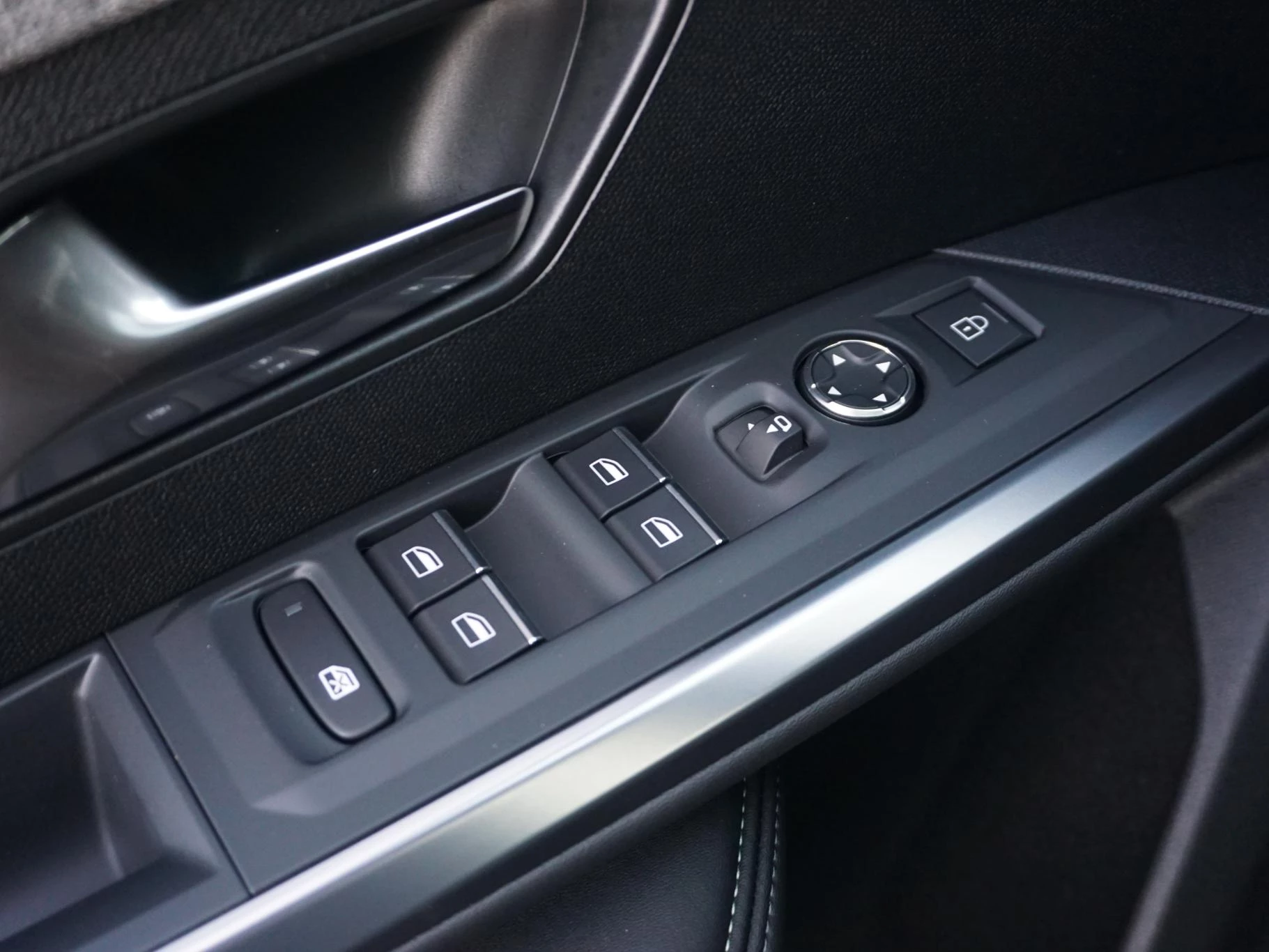 Hoofdafbeelding Peugeot e-5008