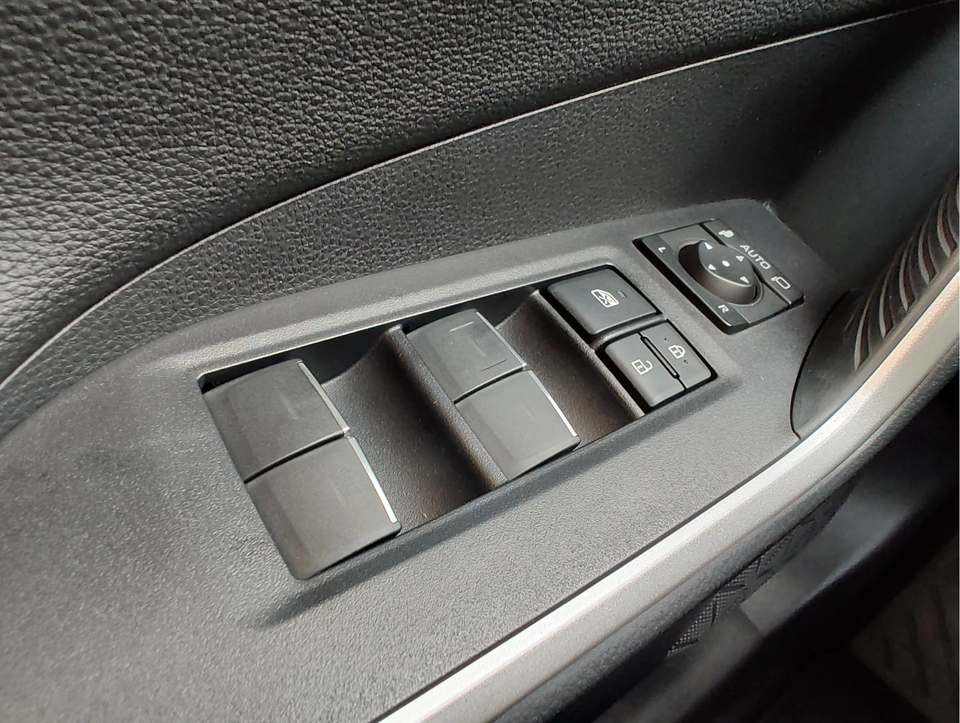 Hoofdafbeelding Suzuki Across