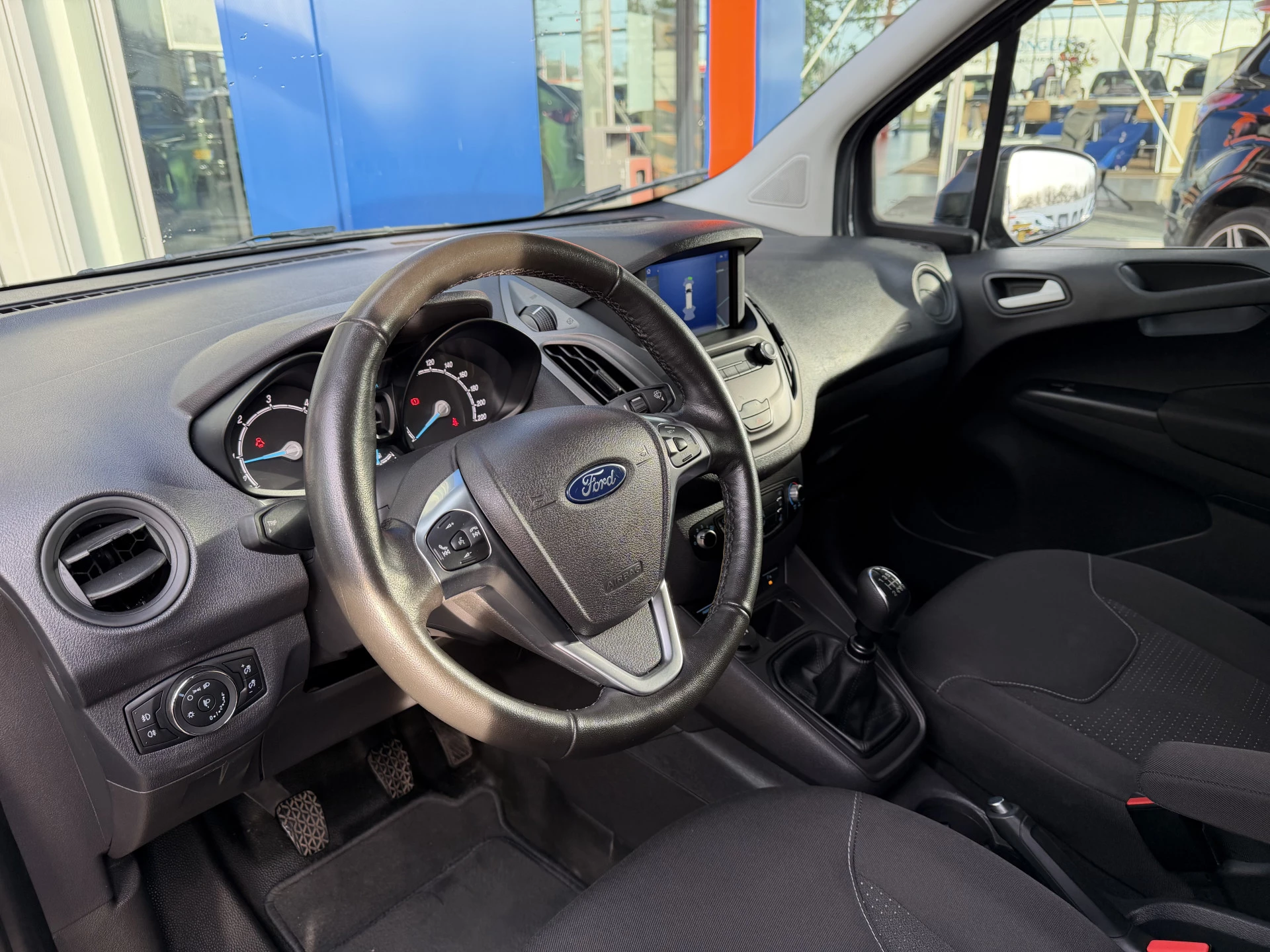 Hoofdafbeelding Ford Transit Courier