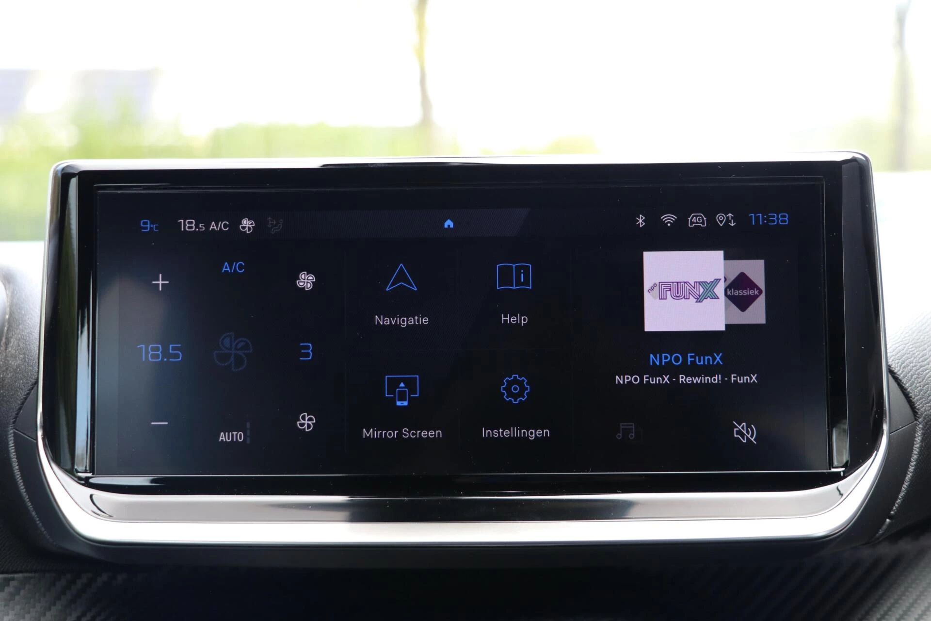 Hoofdafbeelding Peugeot e-2008