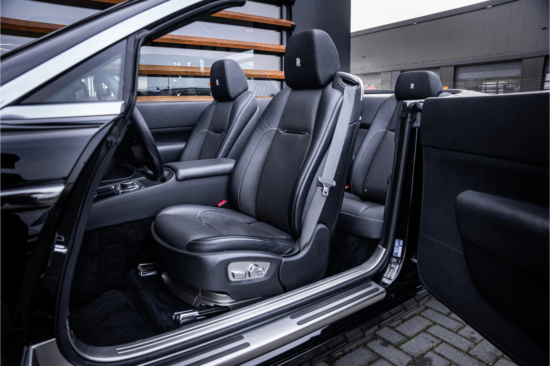 Hoofdafbeelding Rolls-Royce Dawn