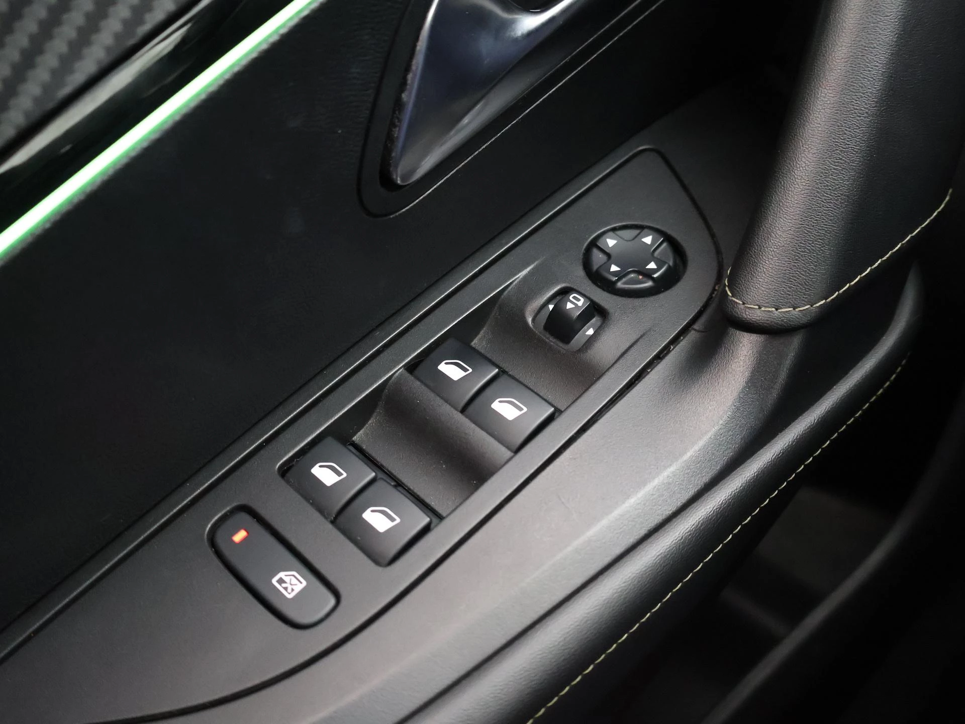 Hoofdafbeelding Peugeot e-2008