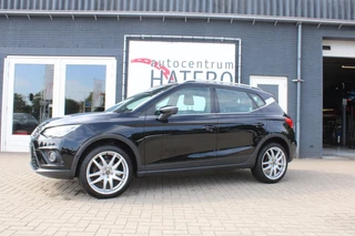 Hoofdafbeelding SEAT Arona SEAT Arona 1.0 TSI Excellence Intens Navi groot camera Apple Car Play 17LM