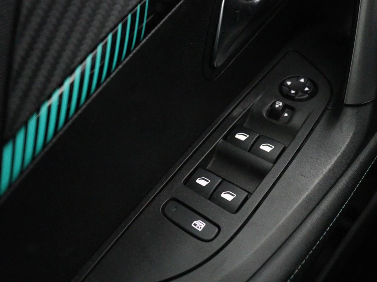 Hoofdafbeelding Peugeot e-2008