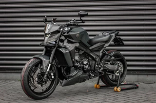 Hoofdafbeelding Yamaha MT 09 Yamaha Tour MT- 09 ABS 119PK 2025 NEW CUSTOM PAINT / COMPLETE DOCUMENTATIE / CUSTOM SC EXHAUST / QUICK SHIFT / DIRECT RIJDEN/ FULL