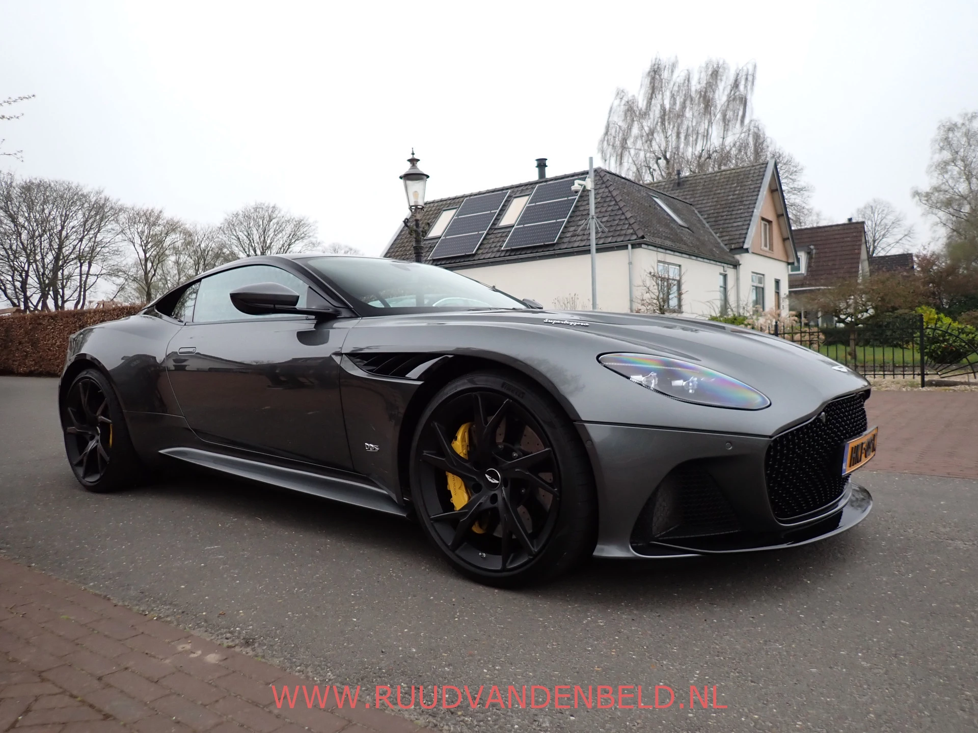 Hoofdafbeelding Aston Martin DBS