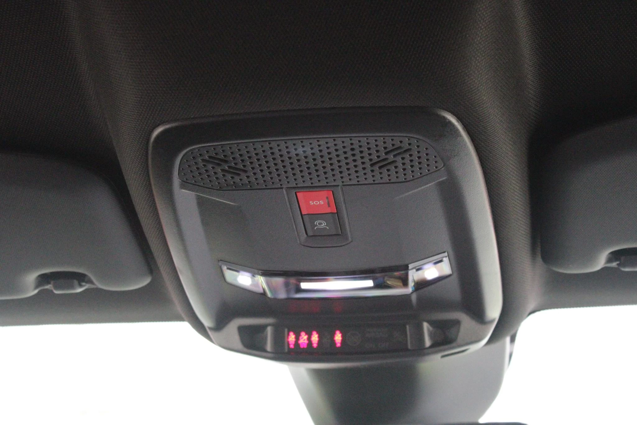 Hoofdafbeelding Peugeot e-208