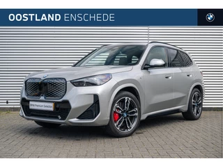 BMW iX1 eDrive20 High Executive M Sport / Panoramadak / Sportstoelen / Adaptieve LED / Comfort Access / M Adaptief onderstel  Parking Assistant Plus / Head-Up