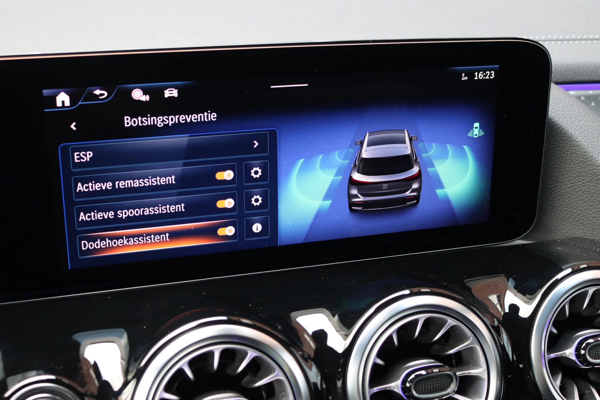 Hoofdafbeelding Mercedes-Benz EQA