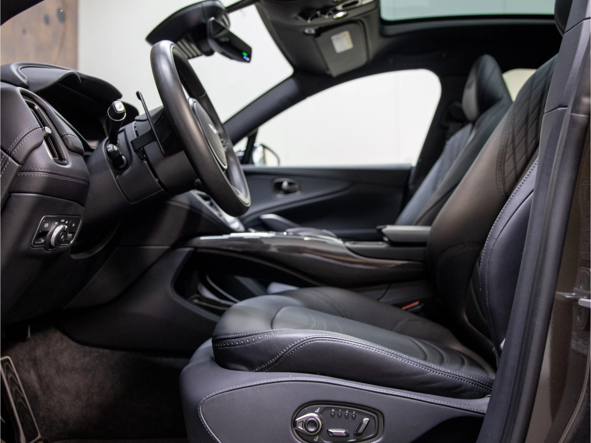 Hoofdafbeelding Aston Martin DBX