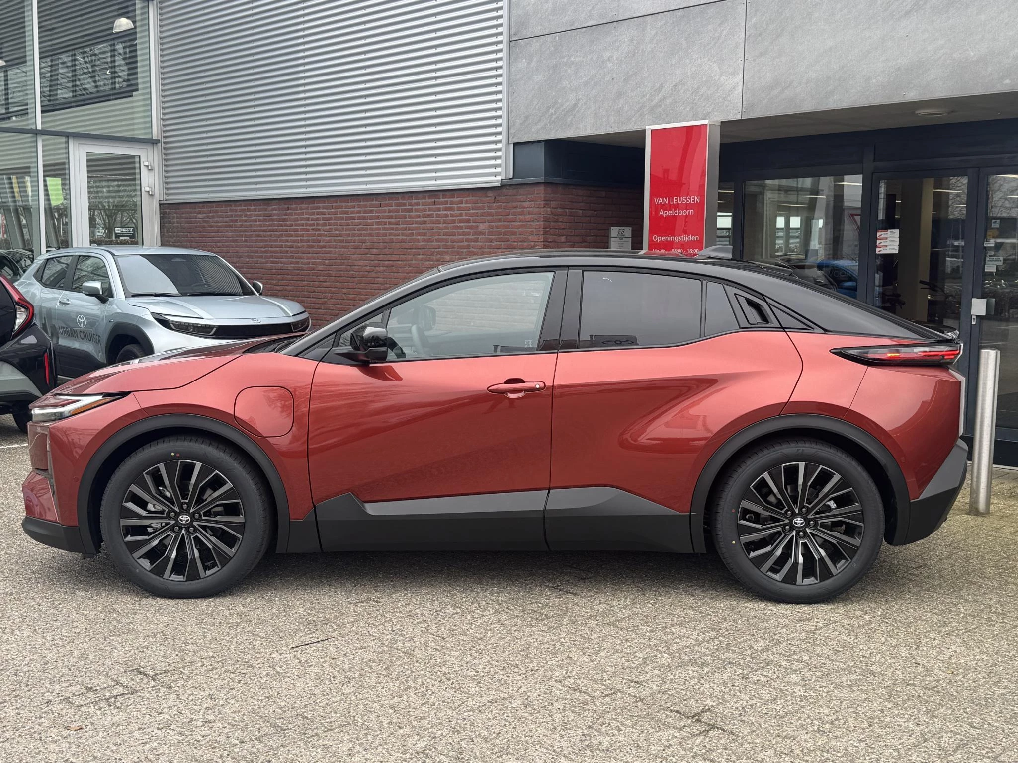 Hoofdafbeelding Toyota C-HR+