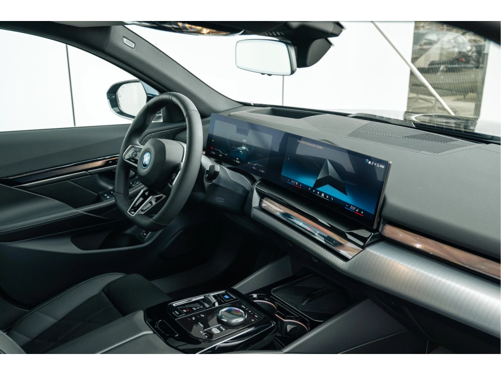 Hoofdafbeelding BMW i5