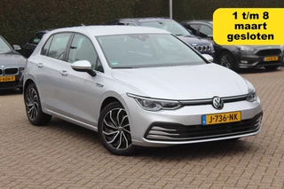 Hoofdafbeelding Volkswagen Golf Volkswagen Golf 1.5 eTSI Style / Camera / Head-up / Virtual Cockpit / Leder&Alcantara / 17'' / Keyless / ACC / DAB / Full LED / Stoelverwarming