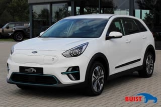 Hoofdafbeelding Kia e-Niro Kia e-Niro DynamicLine 64 kWh AD. CRUISE CARPLAY VOORVERWARMING € 2.000,- SUBSIDIE!