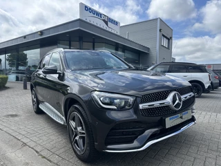 Hoofdafbeelding Mercedes-Benz GLC Mercedes-Benz GLC 300e 4MATIC AMG line Pano-Dak | Trekhaak | Leer | Camera | Multibeam
