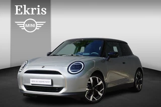 Hoofdafbeelding MINI 3-deurs MINI 3-deurs Cooper E Favoured Trim | Pakket M | Glazen panoramadak | Driving Assistant | MINI Head-Up Display