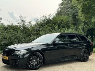 BMW 5-Serie Touring 520i LCI High Luxury / M-Sport / PANO /