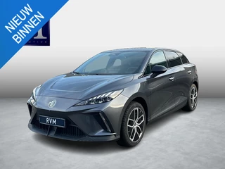 MG MG4 Electric Luxury 64 kWh SOH 97% |LONG RANGE |8000KM!| 7 JAAR GARANTIE BIJ MG| SUPER COMPLETE AUTO| RONDOMZICHT CAMERA| STOEL+ STUUR VERWARMING| DODE HOEK