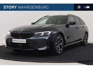 BMW 3 Serie Touring 330e High Executive M Sport Automaat / Panoramadak / Trekhaak / Comfort Access / Sportstoelen / Parking Assistant Plus / Adaptieve LED / Stuurverwarming