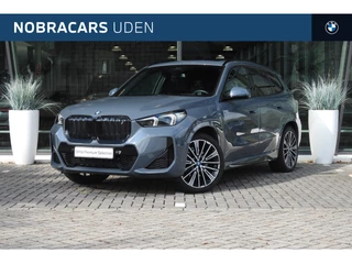 BMW iX1 xDrive30 High Executive M Sport / Panoramadak / Trekhaak / Sportstoelen / M Adaptief onderstel / Comfort Access / Adaptieve LED / Head-Up / BMW Live Cockpit Professional