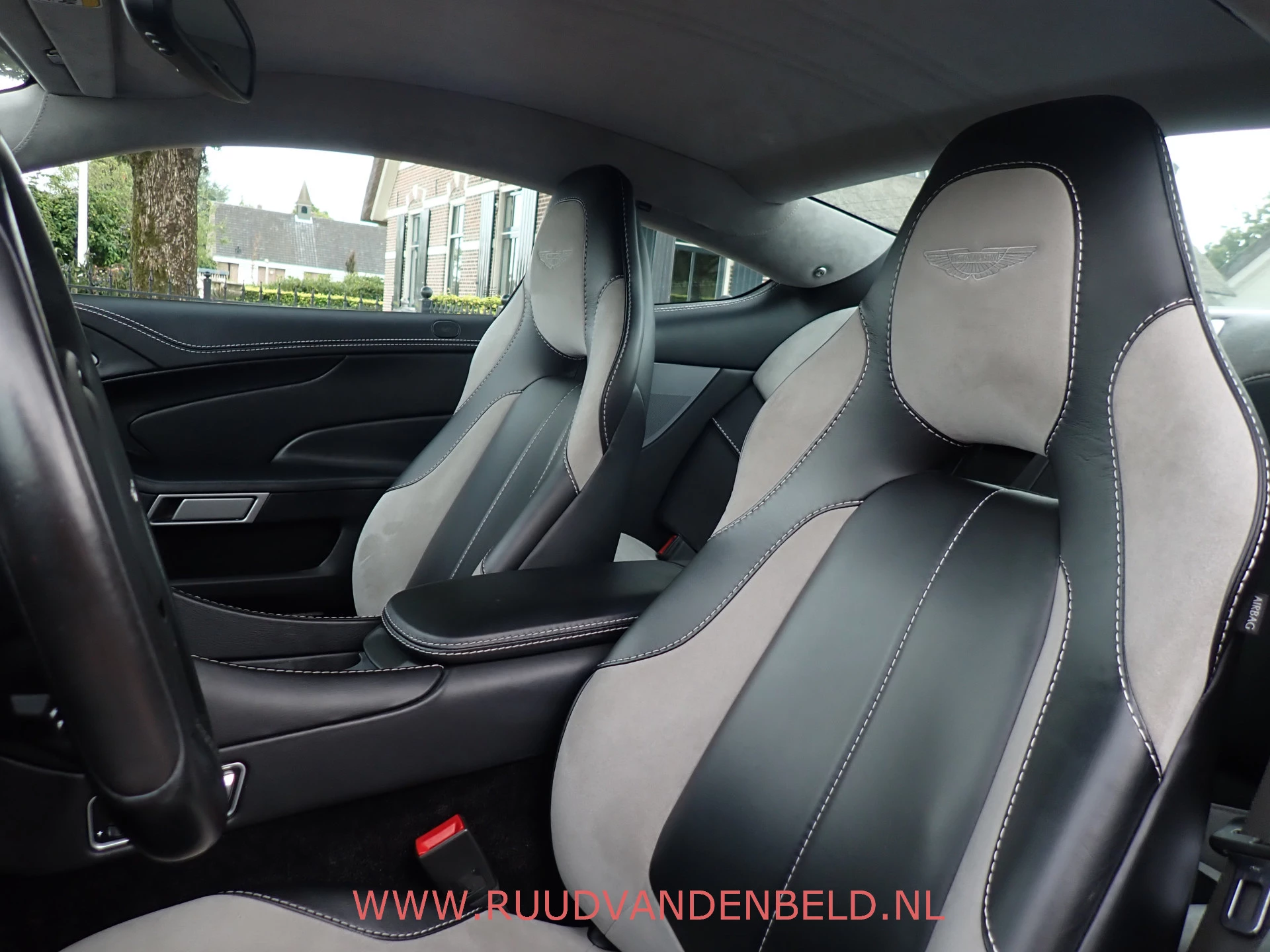 Hoofdafbeelding Aston Martin V12 Vanquish