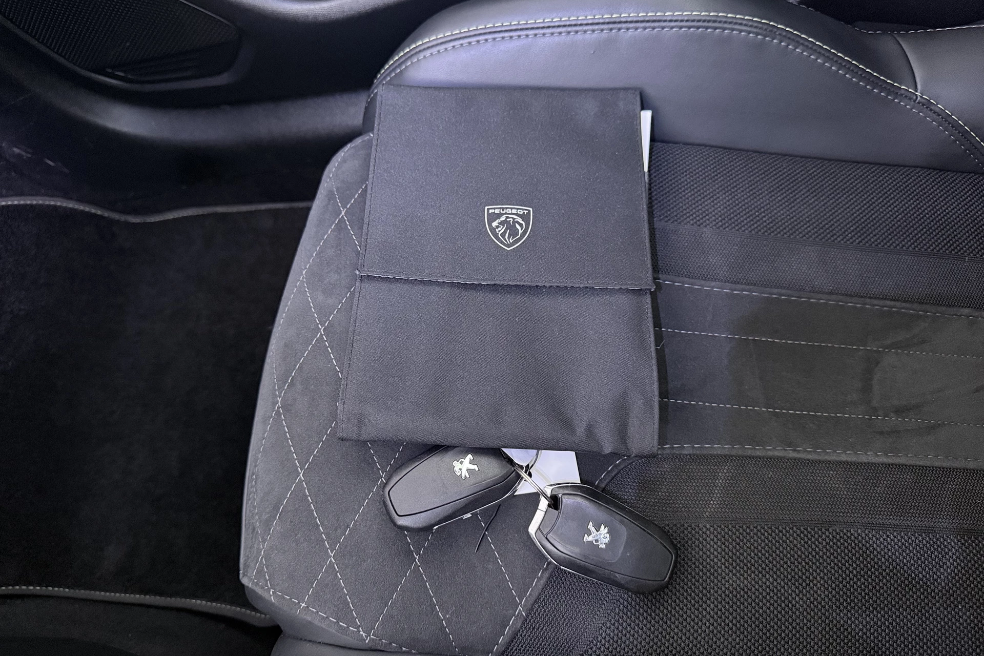 Hoofdafbeelding Peugeot e-208