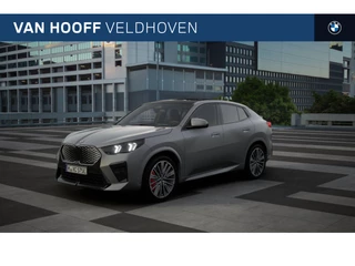 Hoofdafbeelding BMW iX2 BMW iX2 eDrive20 High Executive M Sport / Panoramadak / Sportstoelen / Adaptieve LED / Parking Assistant Plus / Head-Up / Comfort Access / M Adaptief onderstel