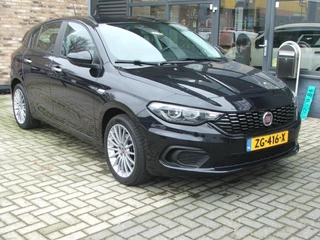 Hoofdafbeelding Fiat Tipo Fiat Tipo 1.4 16V Lounge Hatchback Navigatie