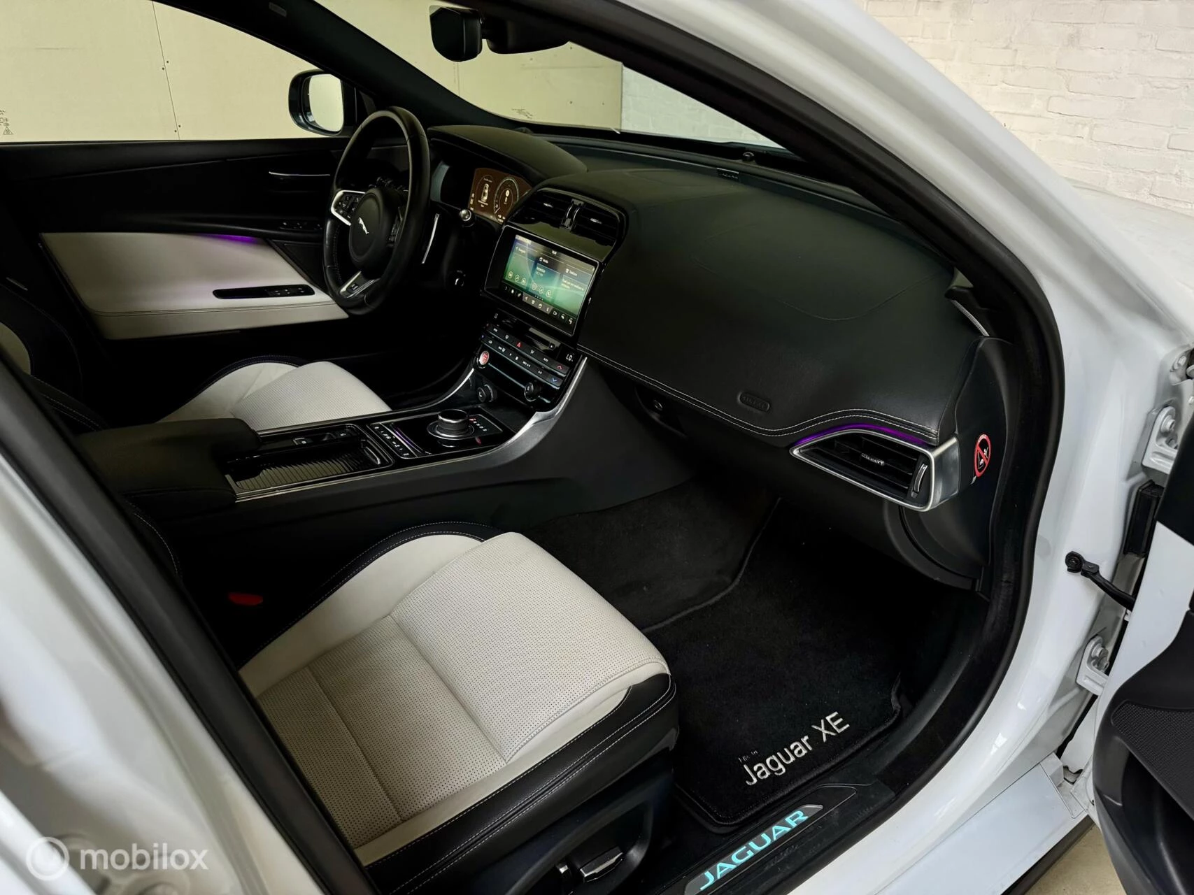 Hoofdafbeelding Jaguar XE