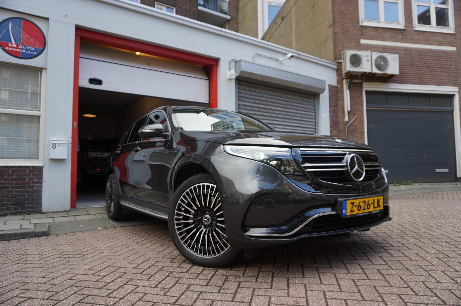 Hoofdafbeelding Mercedes-Benz EQC