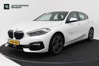Hoofdafbeelding BMW 1 Serie BMW 1-serie 118i Executive Edition (SFEERVERLICHTING, NAVIGATIE, CRUISE CONTROL, PARKEERSENSOREN, DEALER ONDERHOUDEN)