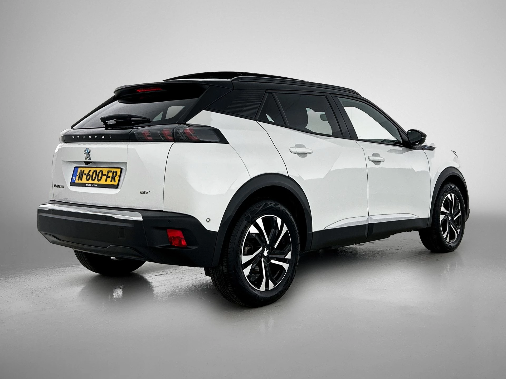 Hoofdafbeelding Peugeot e-2008