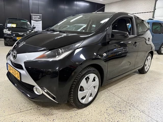 Hoofdafbeelding Toyota Aygo Toyota Aygo 1.0 VVT-I X-PLAY Navigatie Airco Camera Apple carplay Multimedia