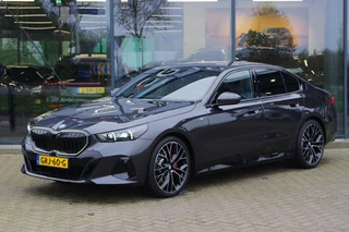 BMW 5 Serie 520i 190 PK M-Sport *2024 MODEL*, H/K Sound, Head-up, Stoelkoeling, Iconic Glow, 360 Camera, Carbon Int.