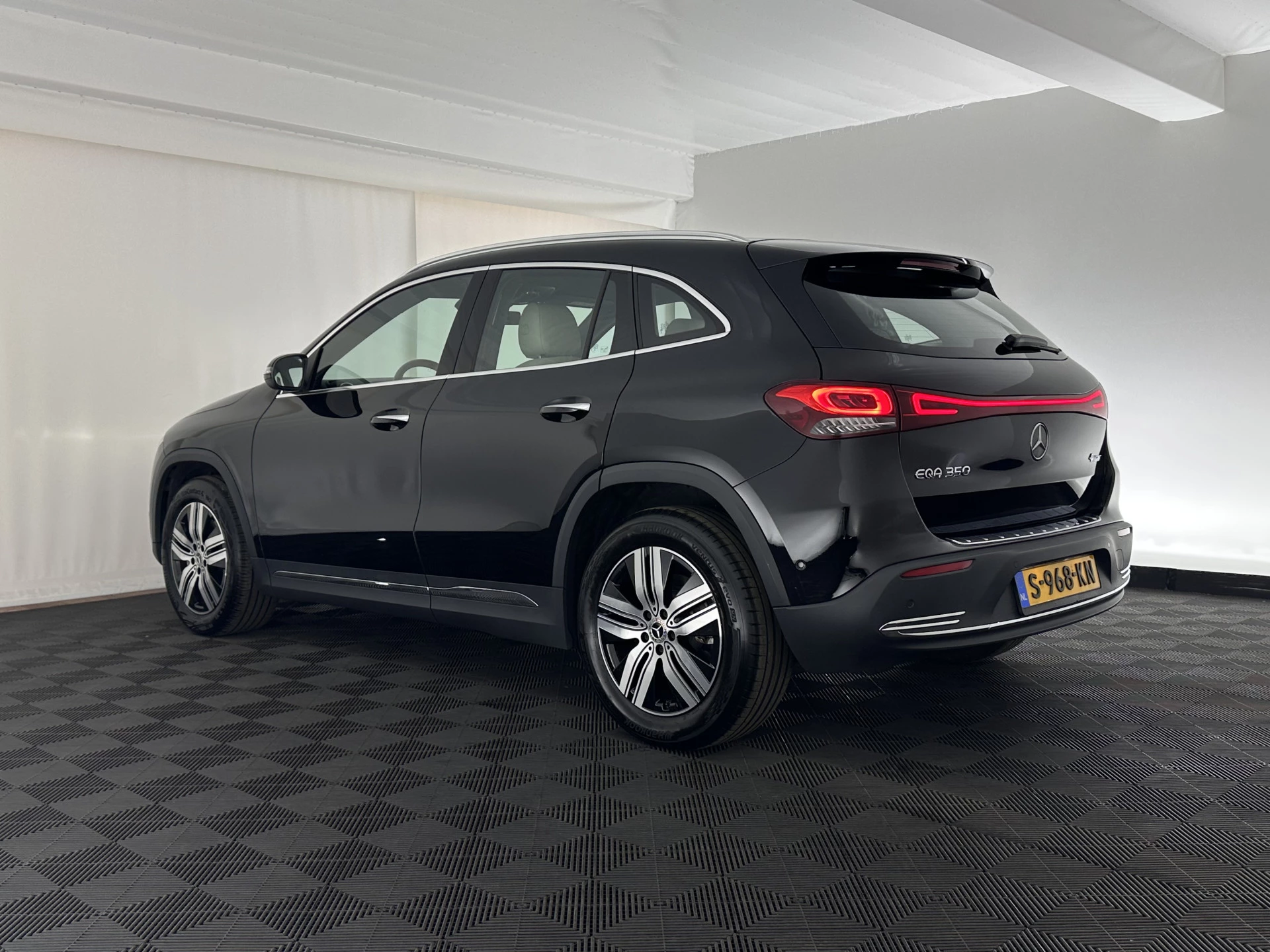 Hoofdafbeelding Mercedes-Benz EQA