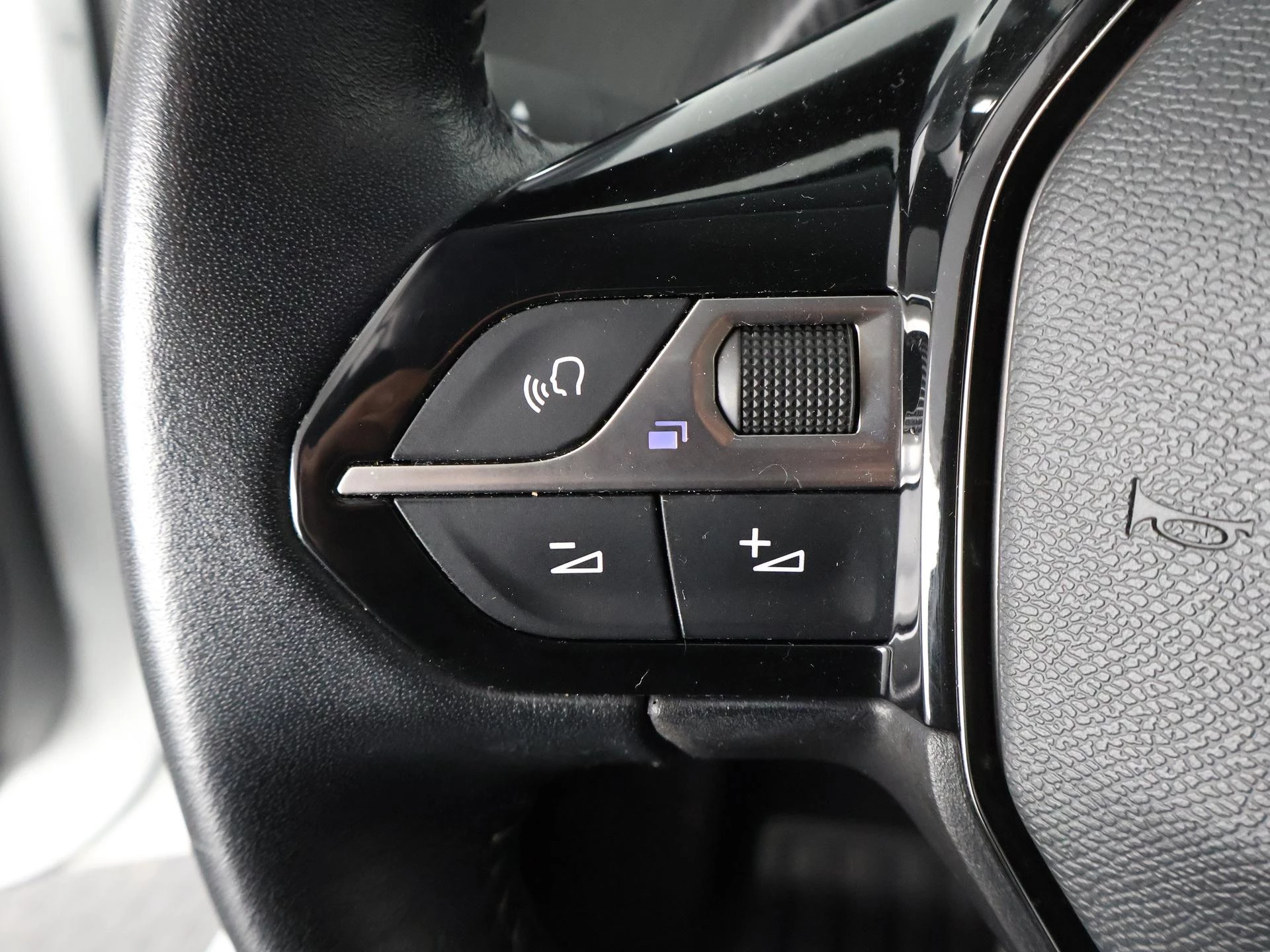 Hoofdafbeelding Peugeot e-208