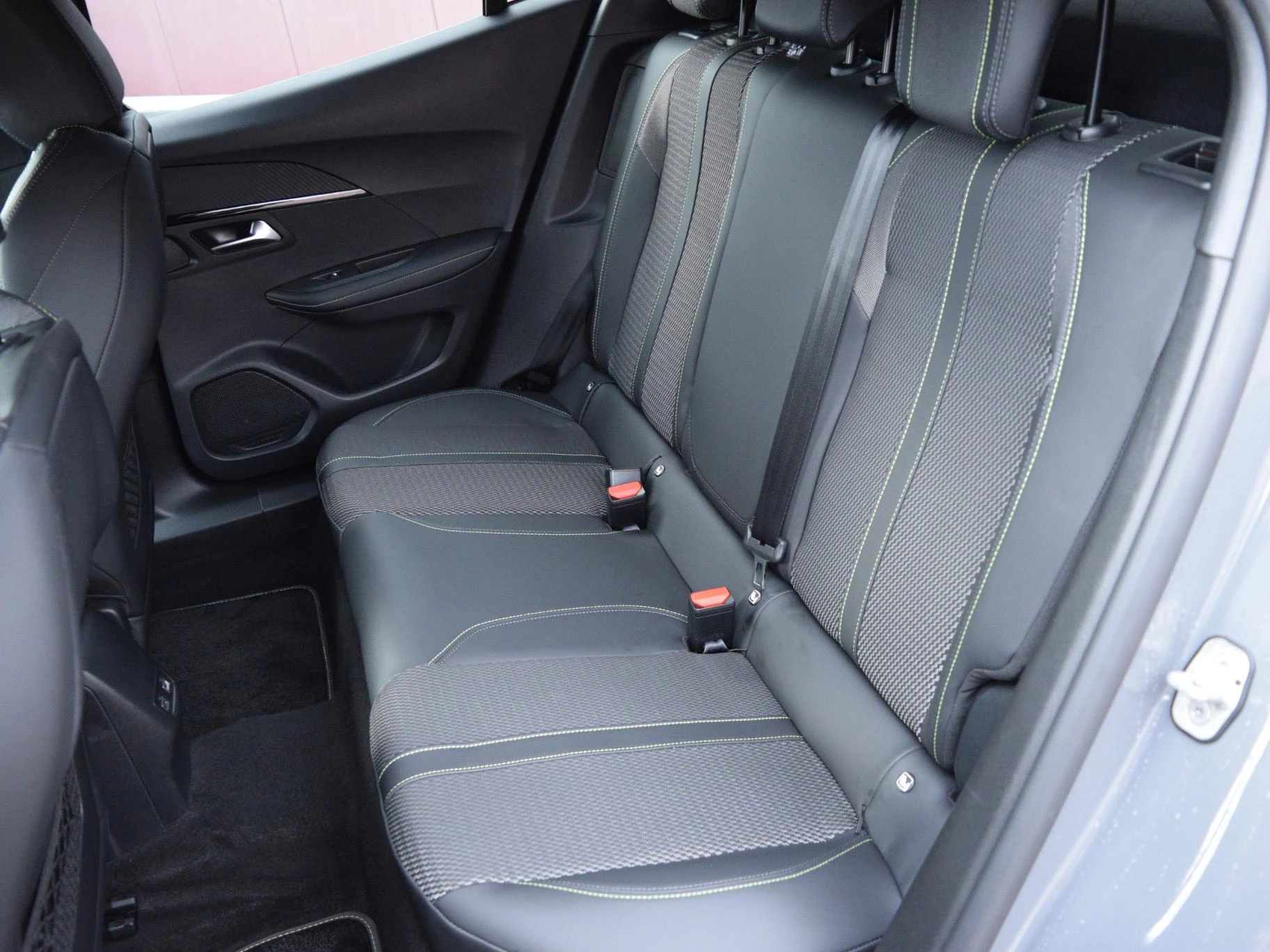 Hoofdafbeelding Peugeot e-2008