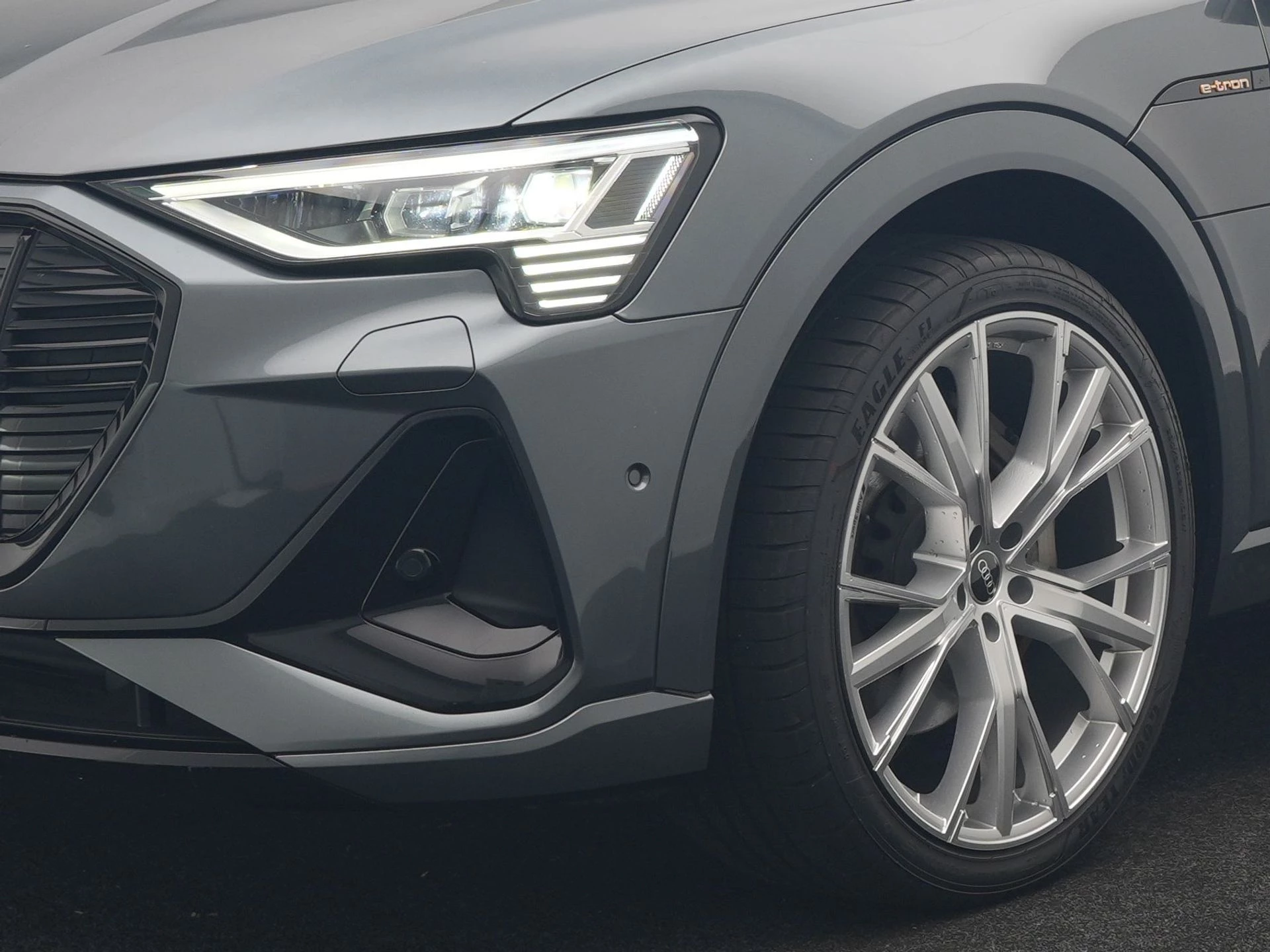Hoofdafbeelding Audi e-tron