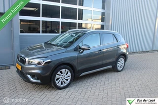 Hoofdafbeelding Suzuki S-Cross Suzuki S-Cross 1.0 Boosterjet Exclusive 1e Eig | Boekjes | Stoelverwarming | Navigatie | 5 keer op Voorraad.
