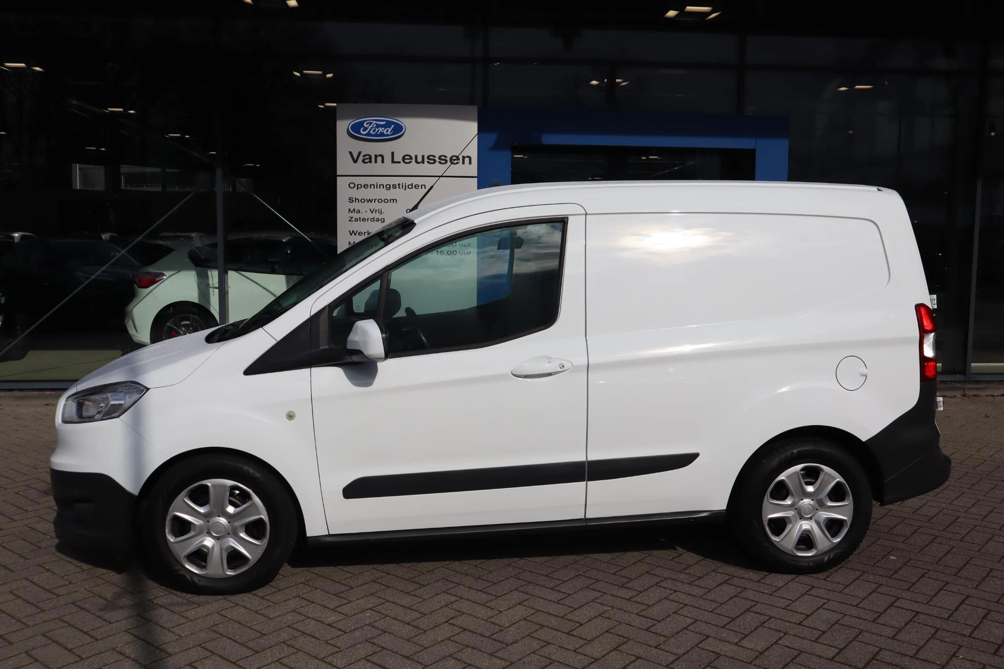 Hoofdafbeelding Ford Transit Courier