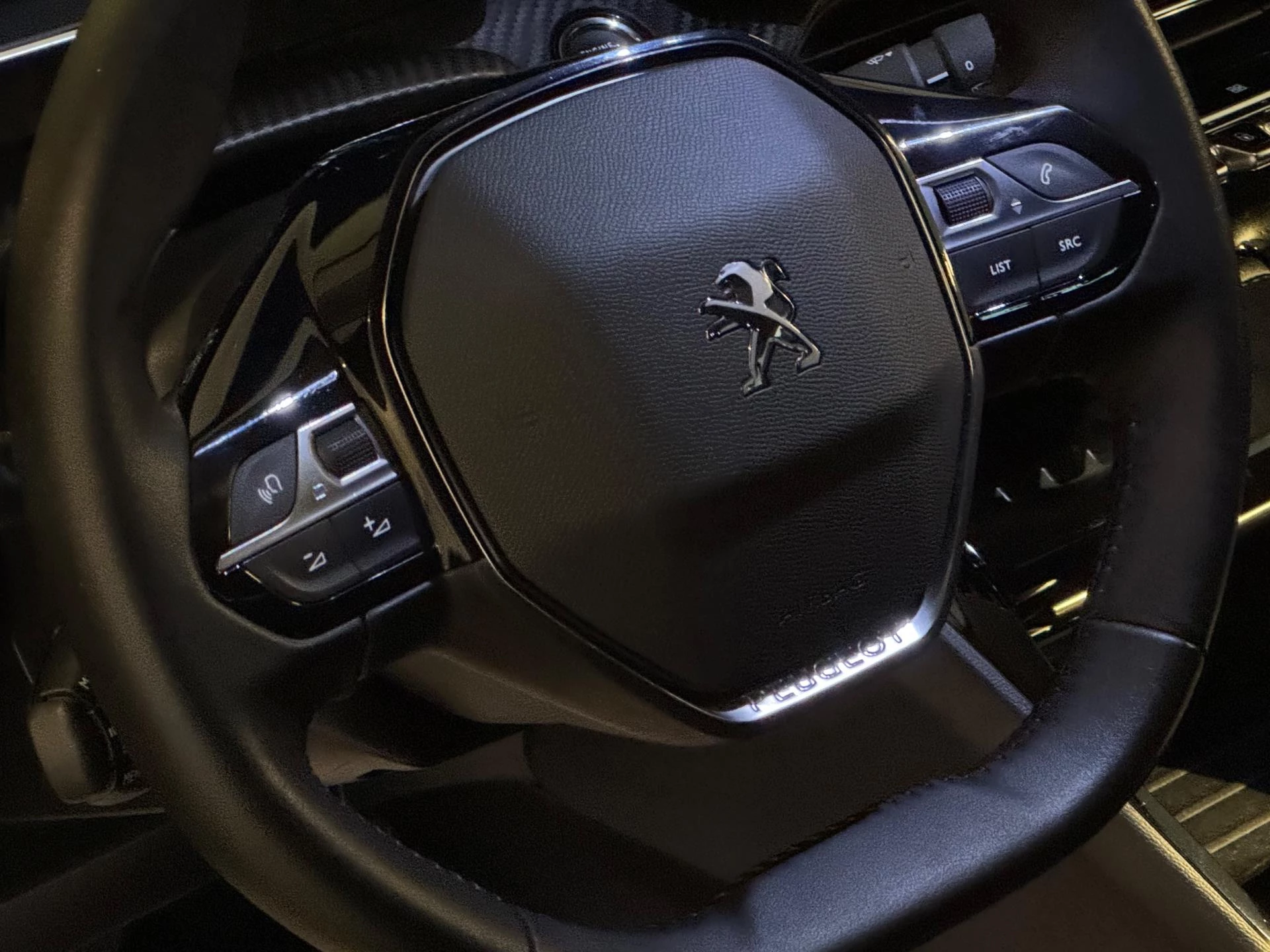Hoofdafbeelding Peugeot e-2008