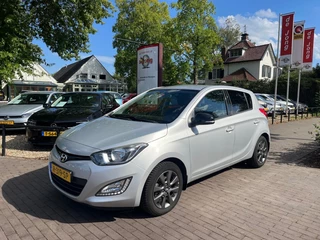 Hyundai i20 1.2 HP I-MOTION / AIRCO / STOELVERW. / CRUISE CTR. / 15'' LMV